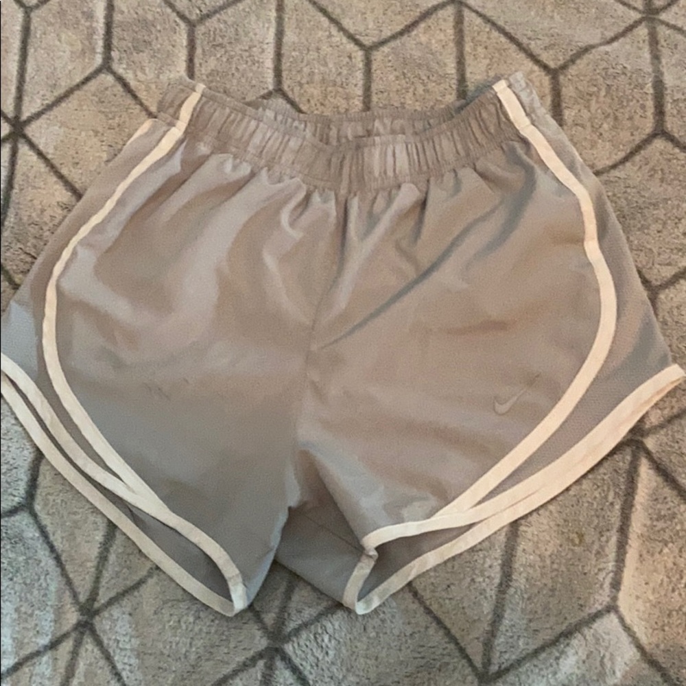 gray shorts